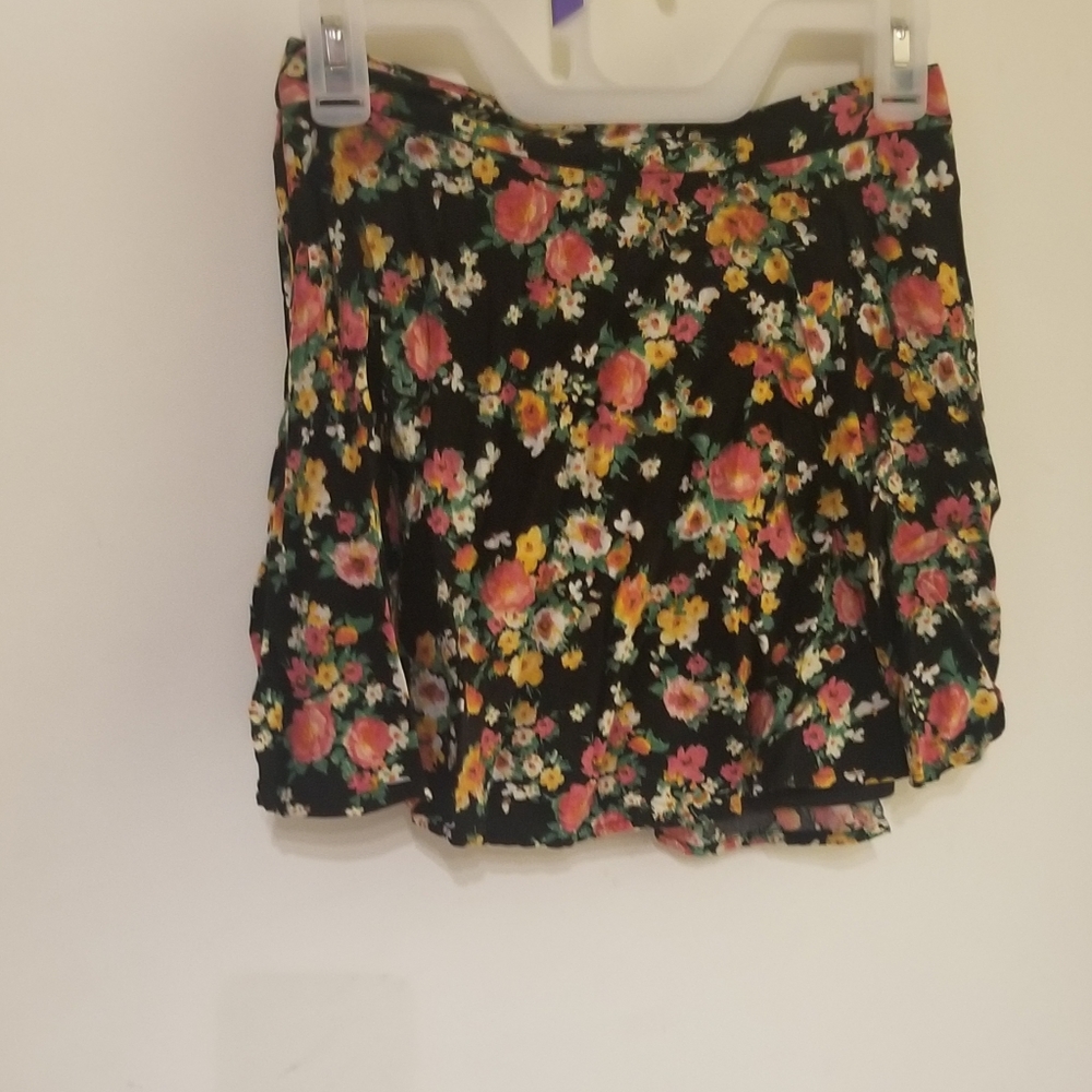 3$20 Cute forever 21 floral mini skirt